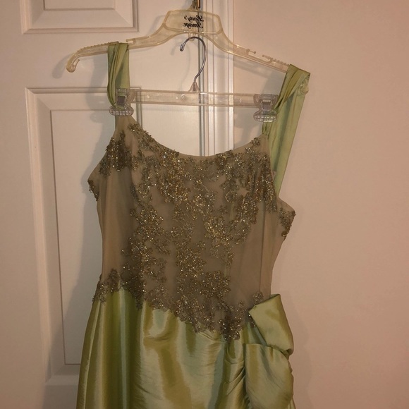 GORGEOUS Mon Cherie size 8 gown with clutch - Picture 3 of 15